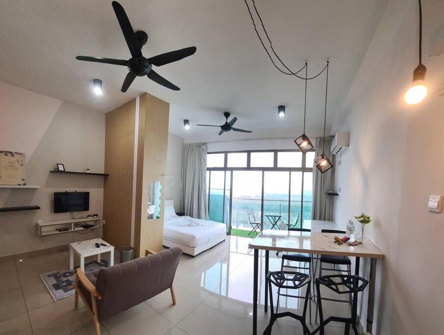 Pangsapuri Lovely View Balcony Palazio Mount Austin By Gdragon Johor Bahru