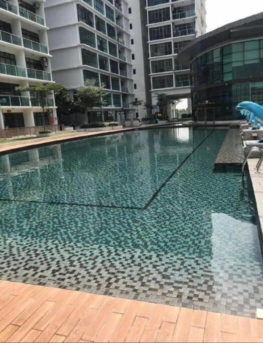 Lovely View Balcony Palazio Mount Austin By Gdragon Johor Bahru
