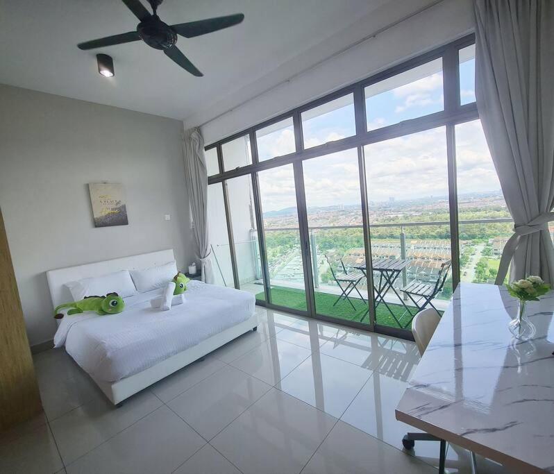 Apartment Lovely View Balcony Palazio Mount Austin By Gdragon *
